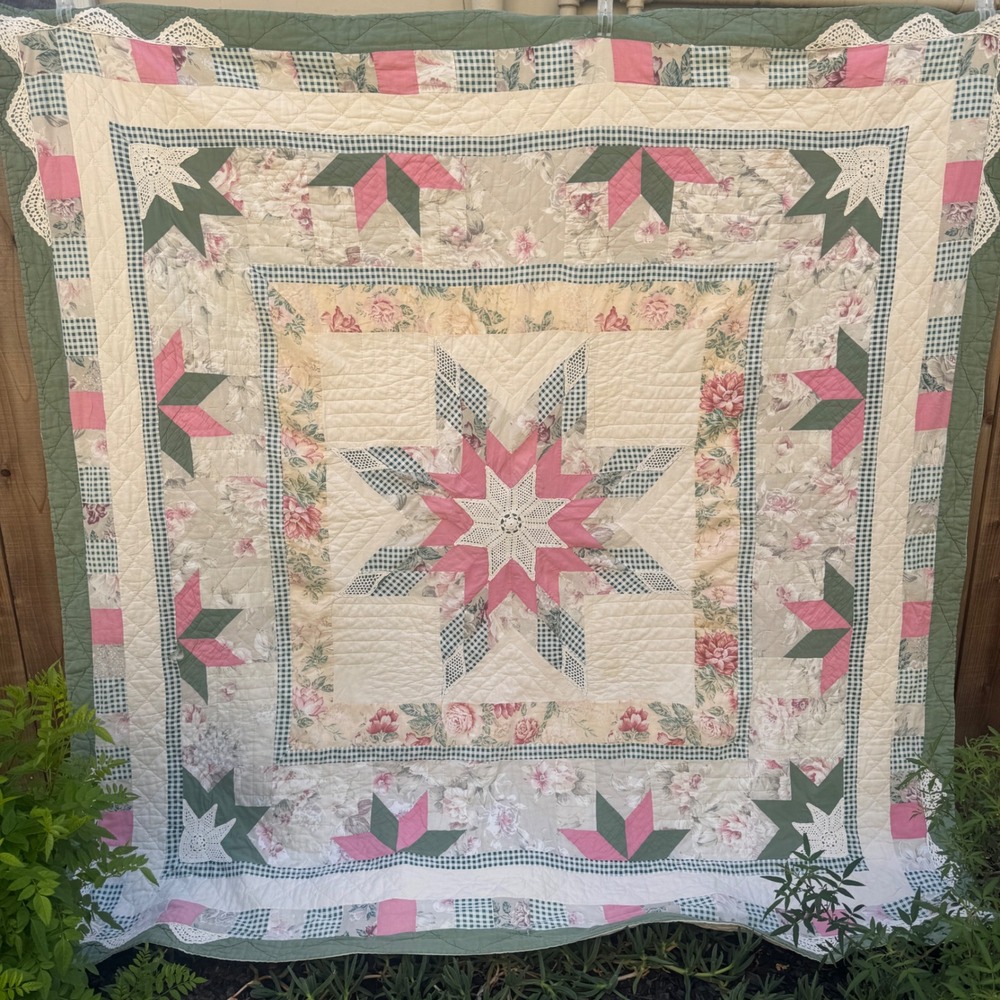 Vintage JCPenney Quilt 82x82 Pink Green Floral Star Crochet Lace Patchwork FULL